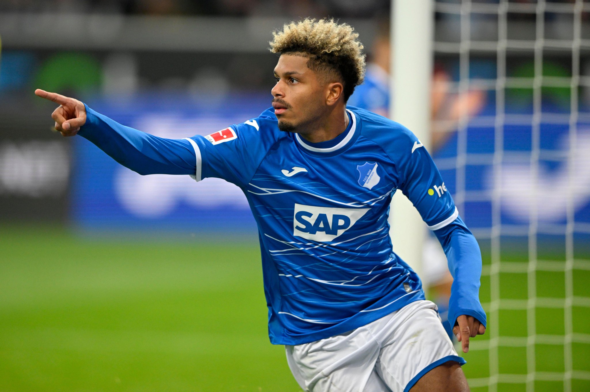 爱游戏体育包含荷甲赛程吃紧，上海久事赛前再遭质疑，更衣室稳定，球探报告显示潜力的词条